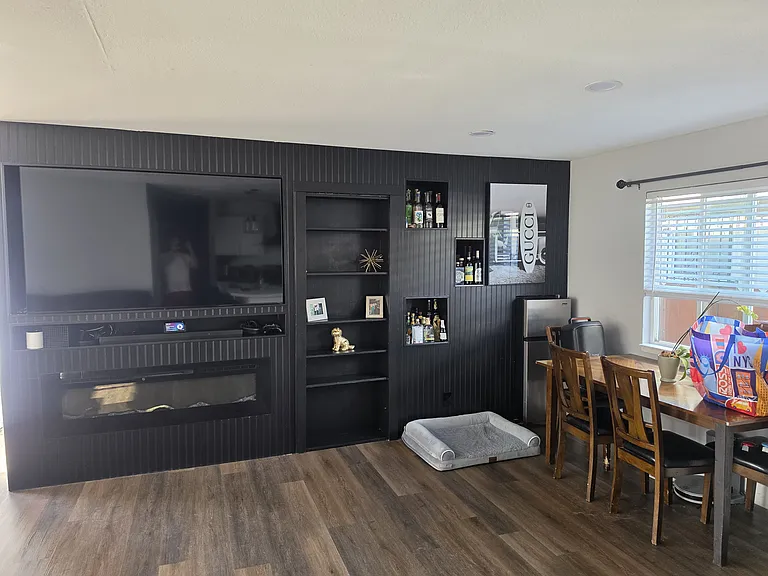 1536 Pine Ave — Photo 2