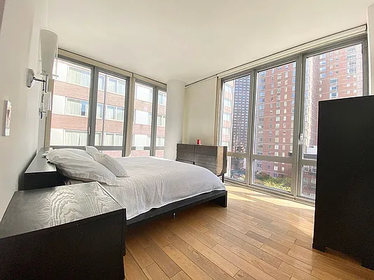 Rented by R New York | media 35