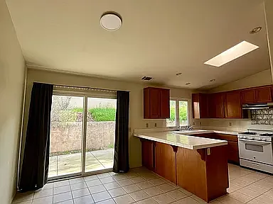 2 bed, 1392 sqft, $3,190 — Photo 4