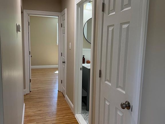 5th image of 25 Theresa Ln