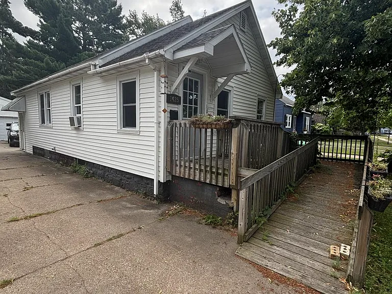 1425 Soo Marie Ave — Photo 2