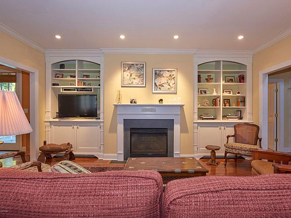 3rd image of 47 Thornbrooke Dr