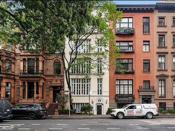 3rd image of 13 Gramercy Park S APT 1R