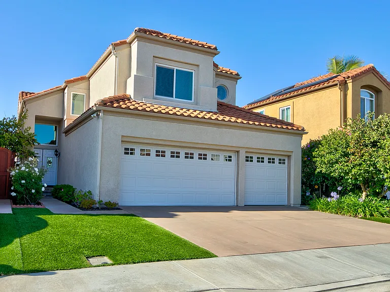 25035 Eaton Ln — Photo 2