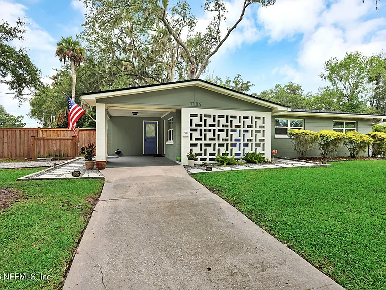1104 Boca Grande Ave — Photo 2