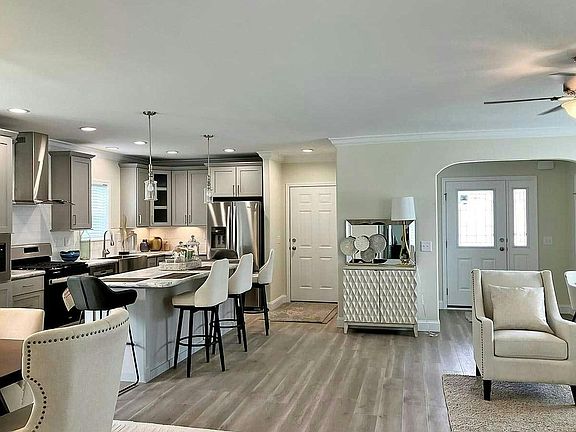 3rd image of 206 Hialeah Ln