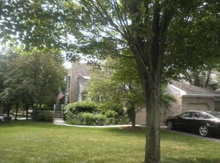 33 Brookwood Ct, Princeton, NJ 08540