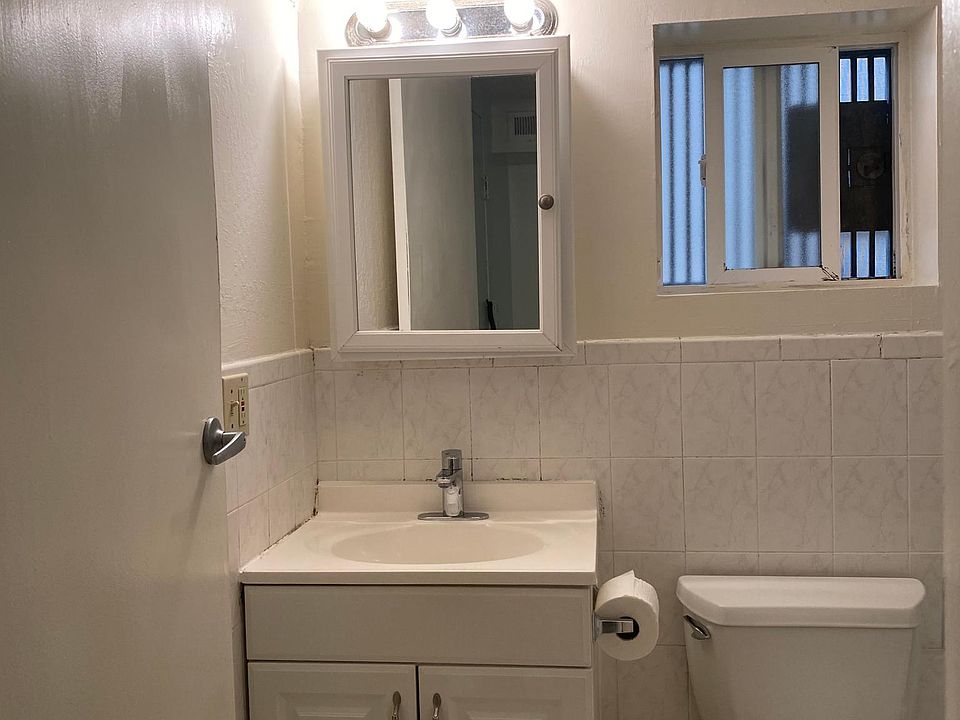 1st image of 373 Lakeshire Dr