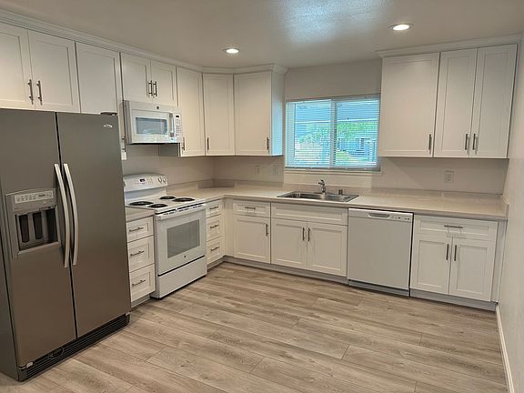 3rd image of 6055 Foothill Glen Dr