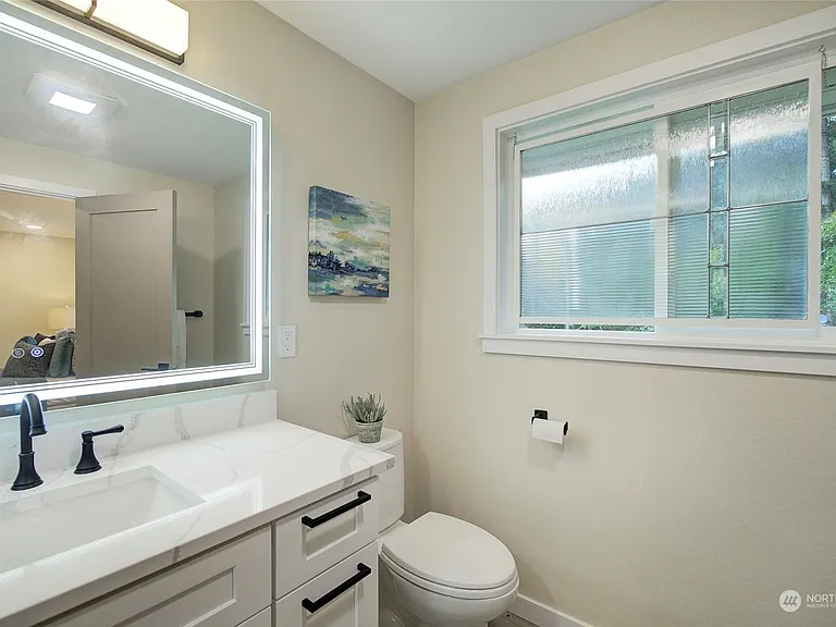 22803 SE 21st St — Photo 16