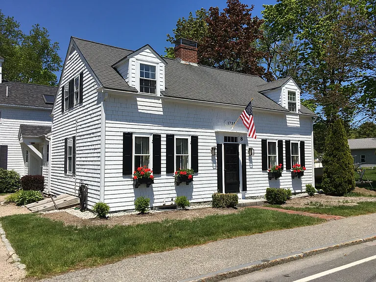 8 School St — Photo 1