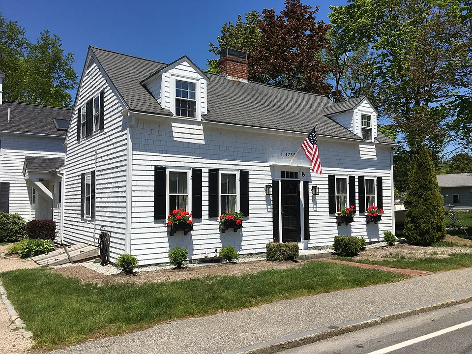 8 School St