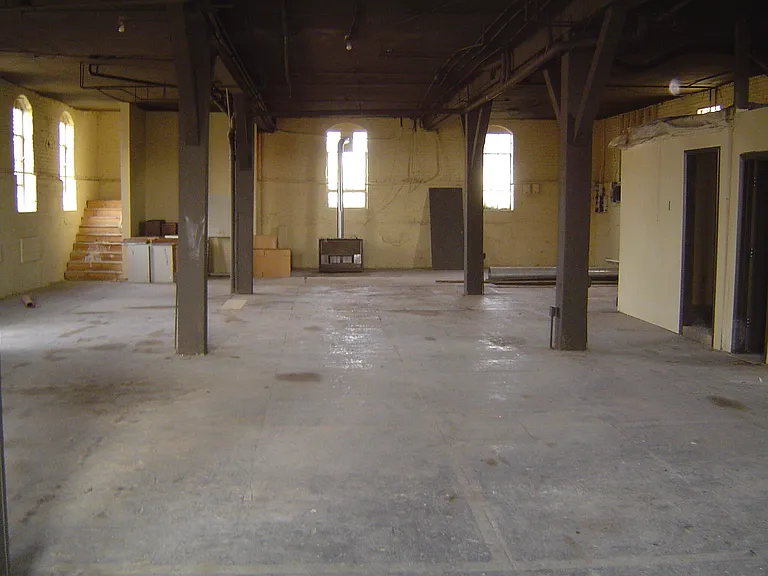 1303 W College St — Photo 16