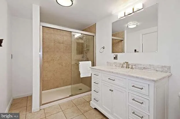 Lower bath