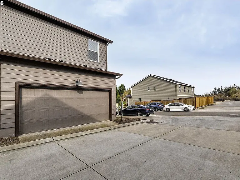 898 N 18th Ave — Photo 26