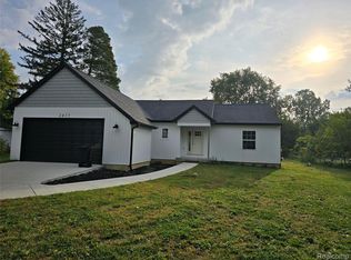 2417 Eugene St, Burton, MI