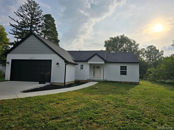 2417 Eugene St, Burton, MI 48519