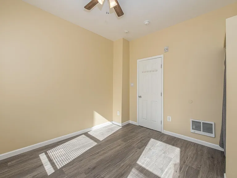 5548 W Thompson St #2R — Photo 5