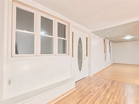 5th image of 1029 Conkling Ave