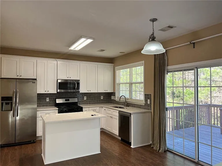 3413 Stoneham Dr — Photo 3