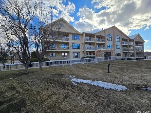 UNIT 103-27 Erichsen PLACE, Yorkton, SK S3N 3Z6