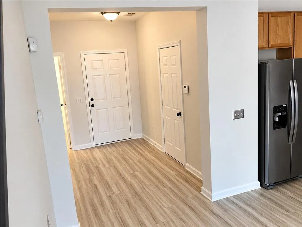 3 bed, 2.5 bath, 1676 sqft, $2,150 — Photo 3