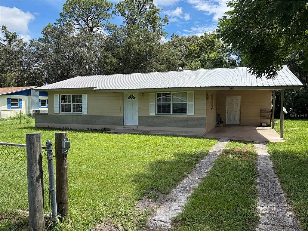2 bed, 1.0 bath, 936 sqft, $1,700 — Photo 2