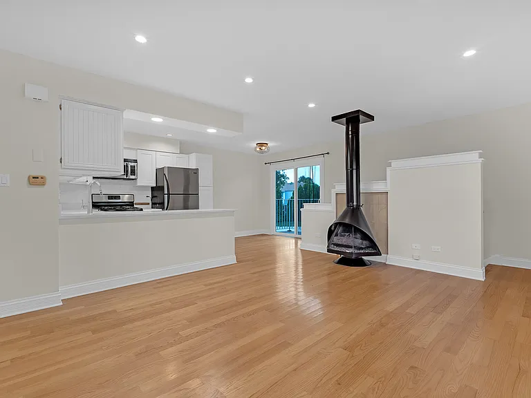 608 Inverrary Ln #608 — Photo 11