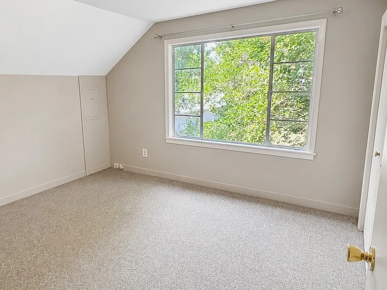 220 N Jefferson St — Photo 9