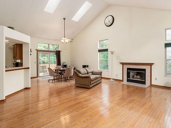 2nd image of 8443 Papillon Ave
