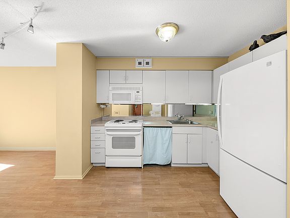 5th image of 405 N Wabash Ave Unit 1608