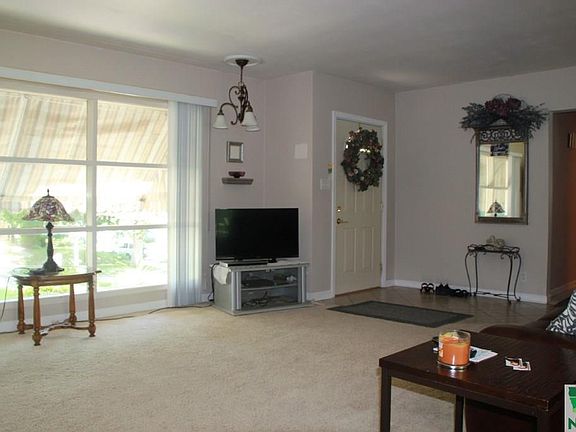 4th image of 3222 Douglas St