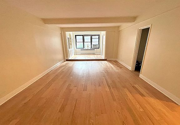 3rd image of 141 E 56th St APT 4F