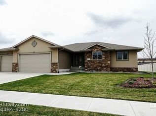 1710 Meadow Rd, Grand Island, NE 68803