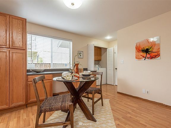 5th image of 2518 55th Ave NE