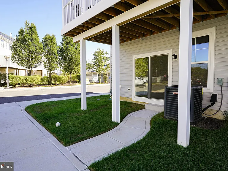 414 Waterfield Ct — Photo 8