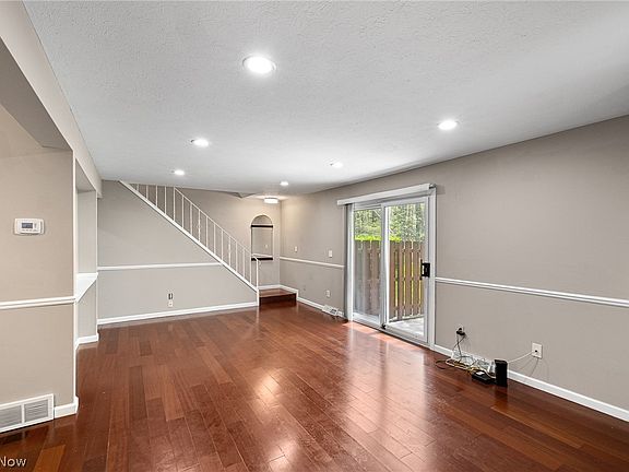 5th image of 10297 Independence Dr