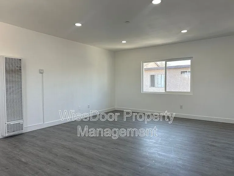 810 S Flower St #1 — Photo 7