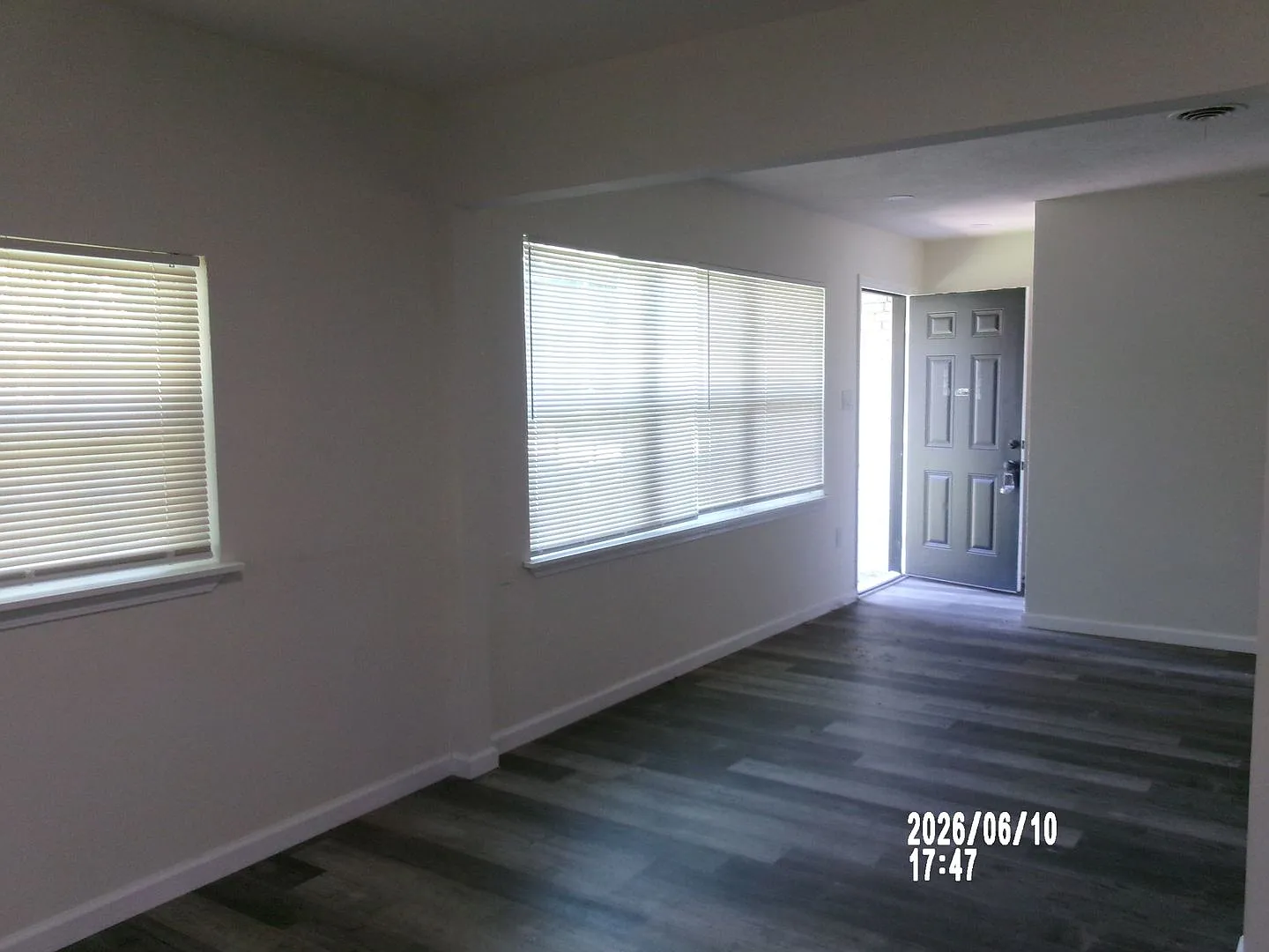 Very Nice Home In The Ridgecrest Area. Pets Negotiable With Owners Approval — Photo 2