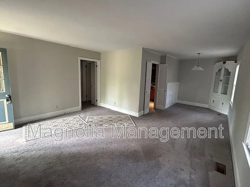 3 bed, 1.0 bath, $1,395 — Photo 3