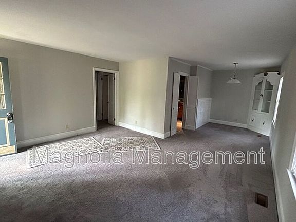 3rd image of 930 Buckhorn St