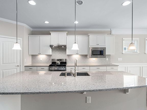 4th image of 216 Kalmia Dr