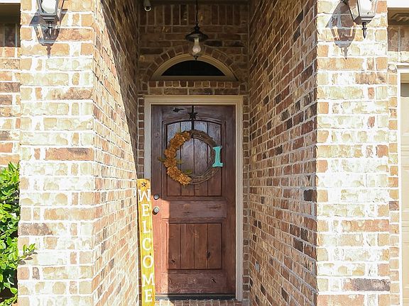4th image of 1006 Blue Crest Ln