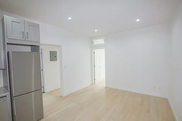 Rented by Jonis Realty | media 10