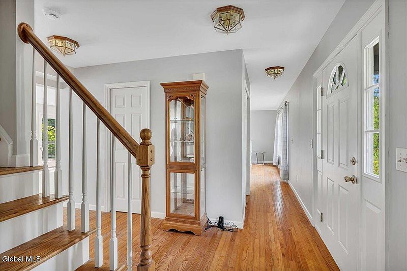 5th image of 727 Riverview Road
