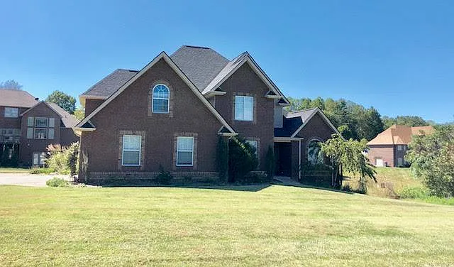 930 Woods Edge Dr photo 1