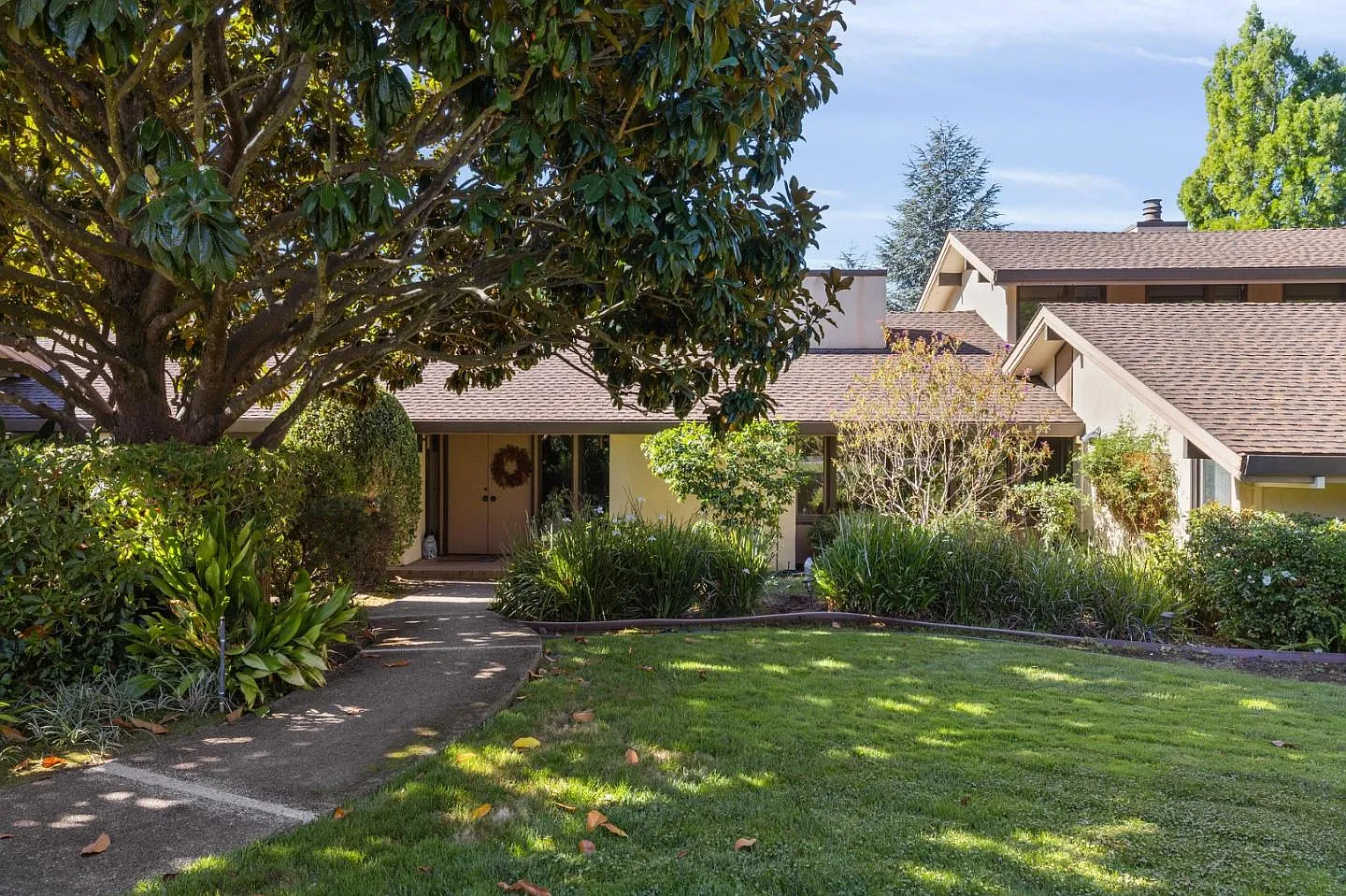 165 Eucalyptus Ave photo 1