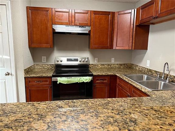 4th image of 2717 Laurie Ln