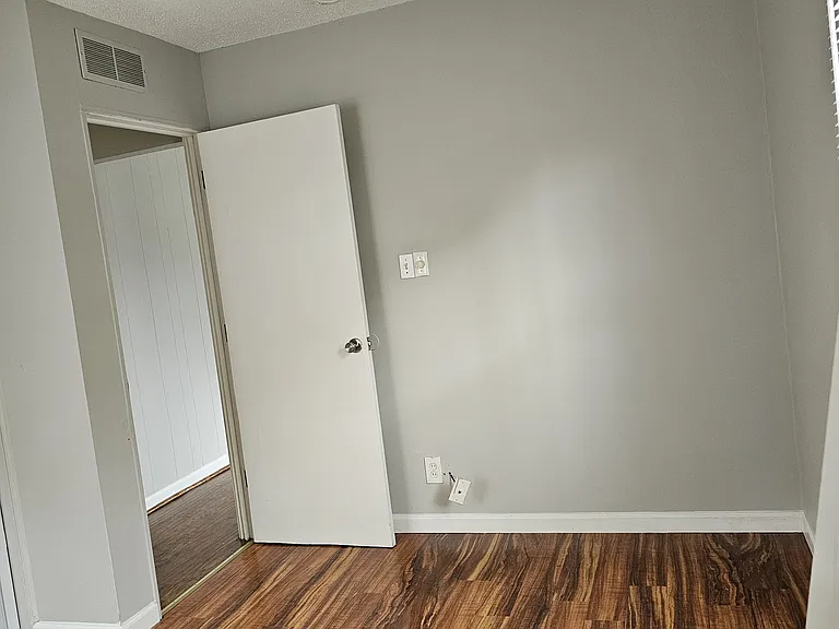528 E Dallas Ave — Photo 19