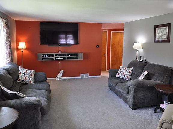 3rd image of 70 Pickford Ave